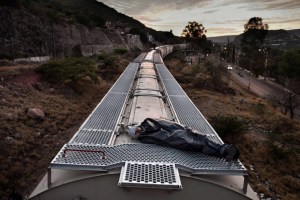 Celaya - Mexico On the freight train that drive along the south states of Mexico towards north regions, every years thousands of central -american illegal migrants, travel on the wagon roofs. risking so their life for reach the United States border. Source: The Borderland Chronicles