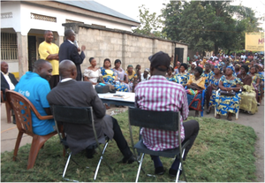 Community meeting in Kananga, DRC, where security officials and civilian leaders converse directly with local community leaders. Source: DAI Europe (with permission)